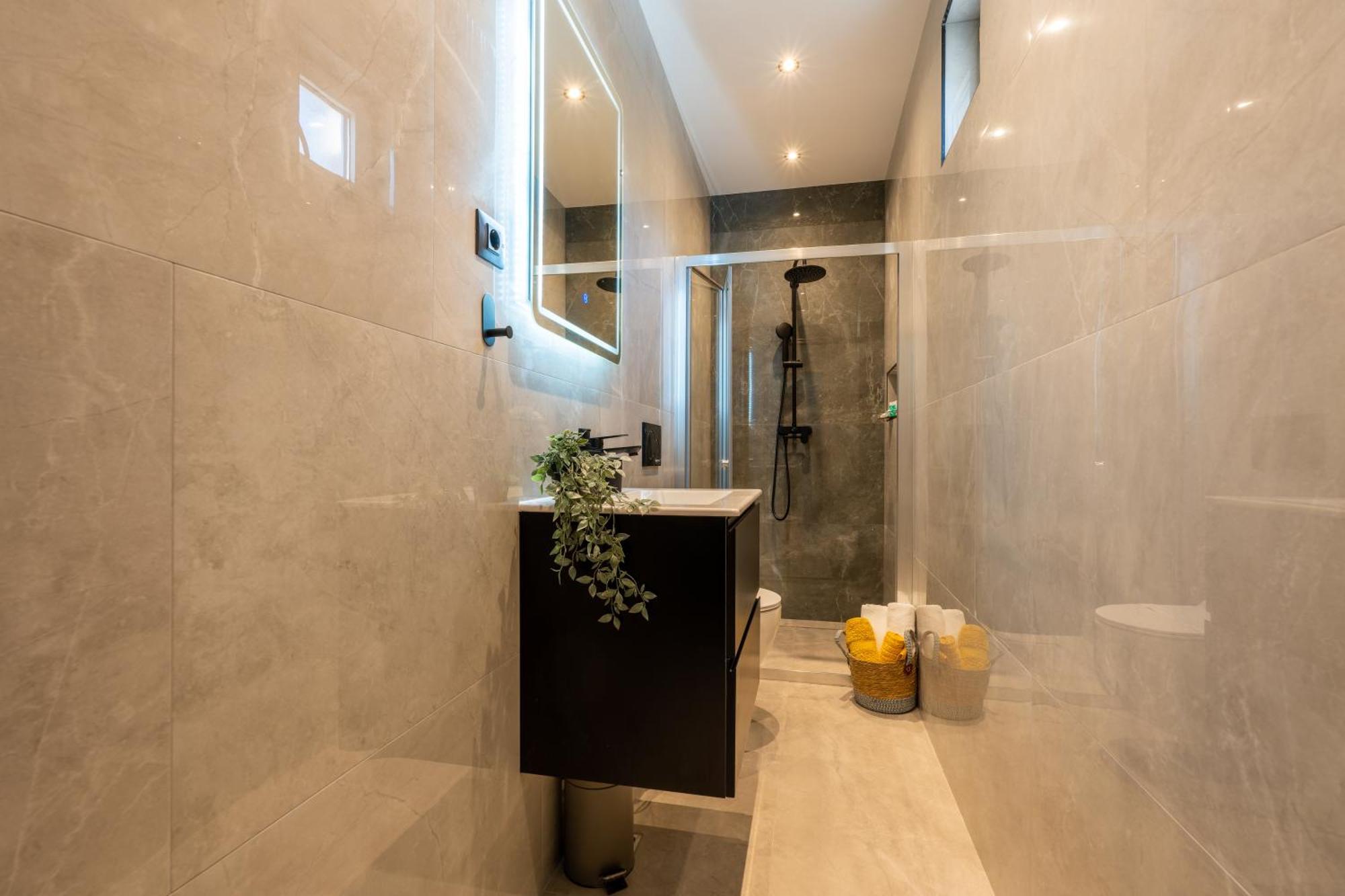 Villa Ivona With Swimming Pool And Jacuzzi Oslje Exterior photo