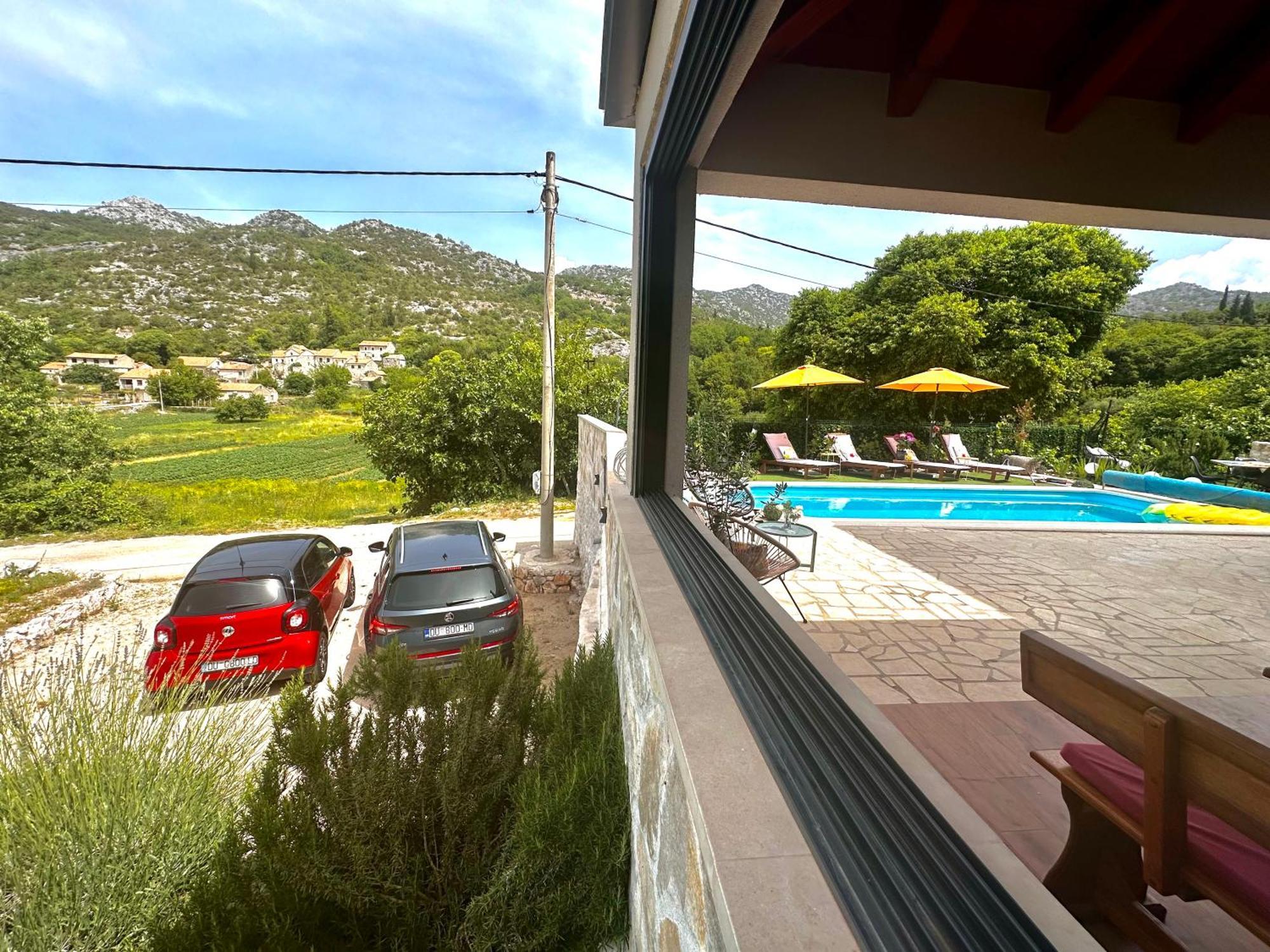 Villa Ivona With Swimming Pool And Jacuzzi Oslje Exterior photo