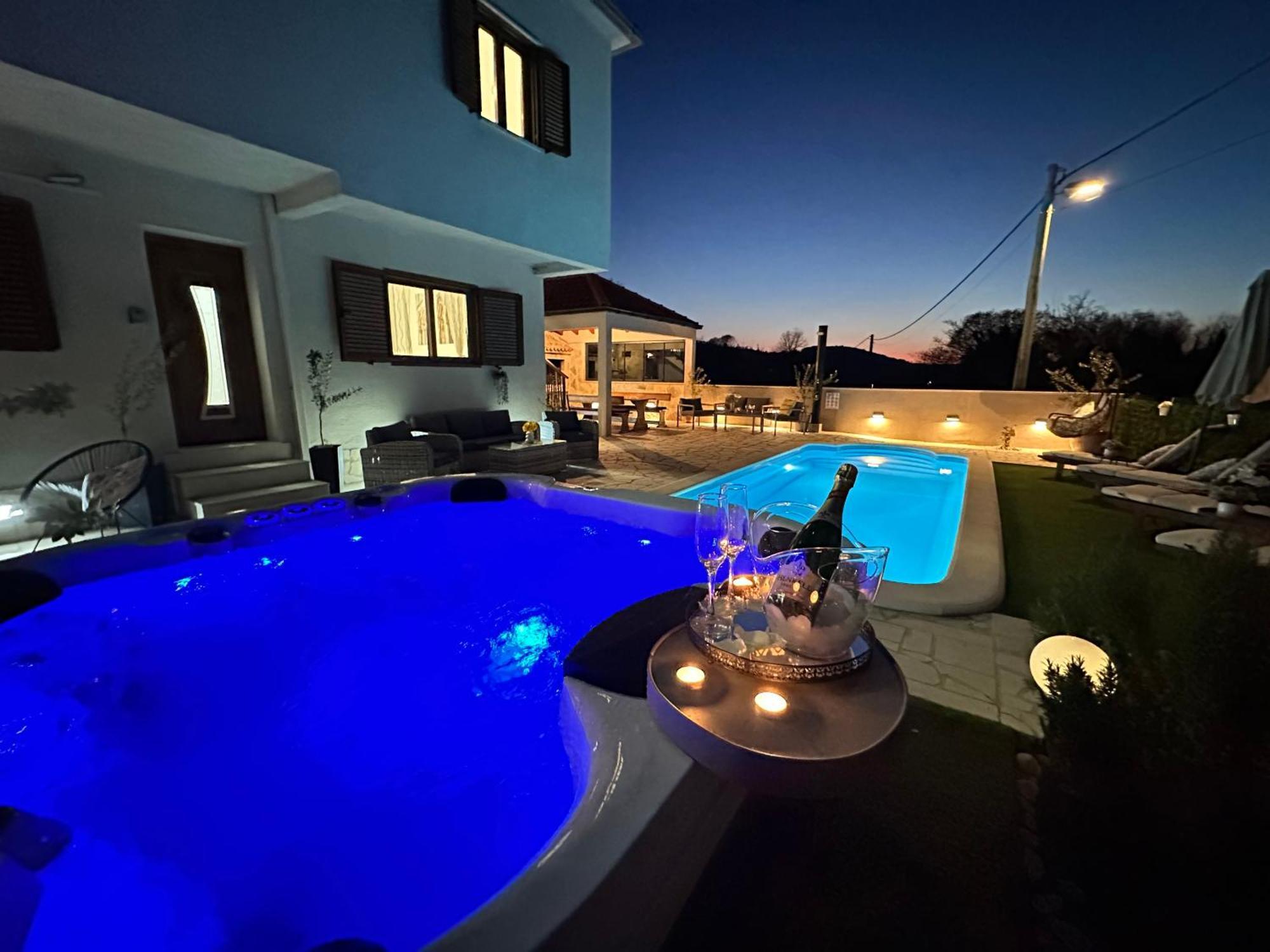 Villa Ivona With Swimming Pool And Jacuzzi Oslje Exterior photo