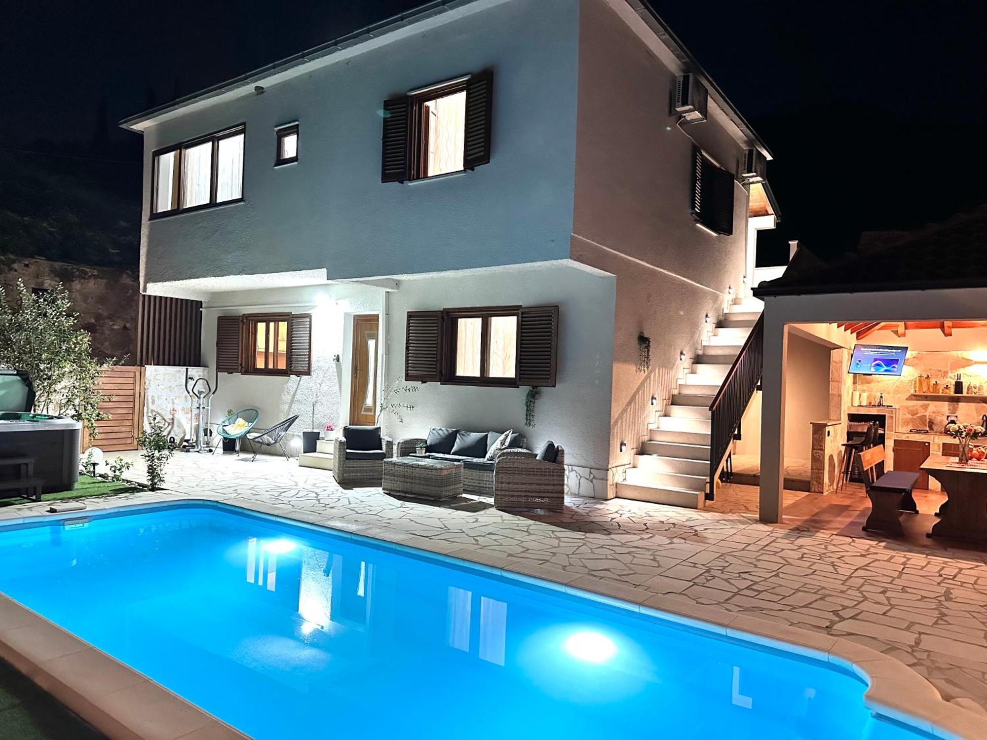Villa Ivona With Swimming Pool And Jacuzzi Oslje Exterior photo