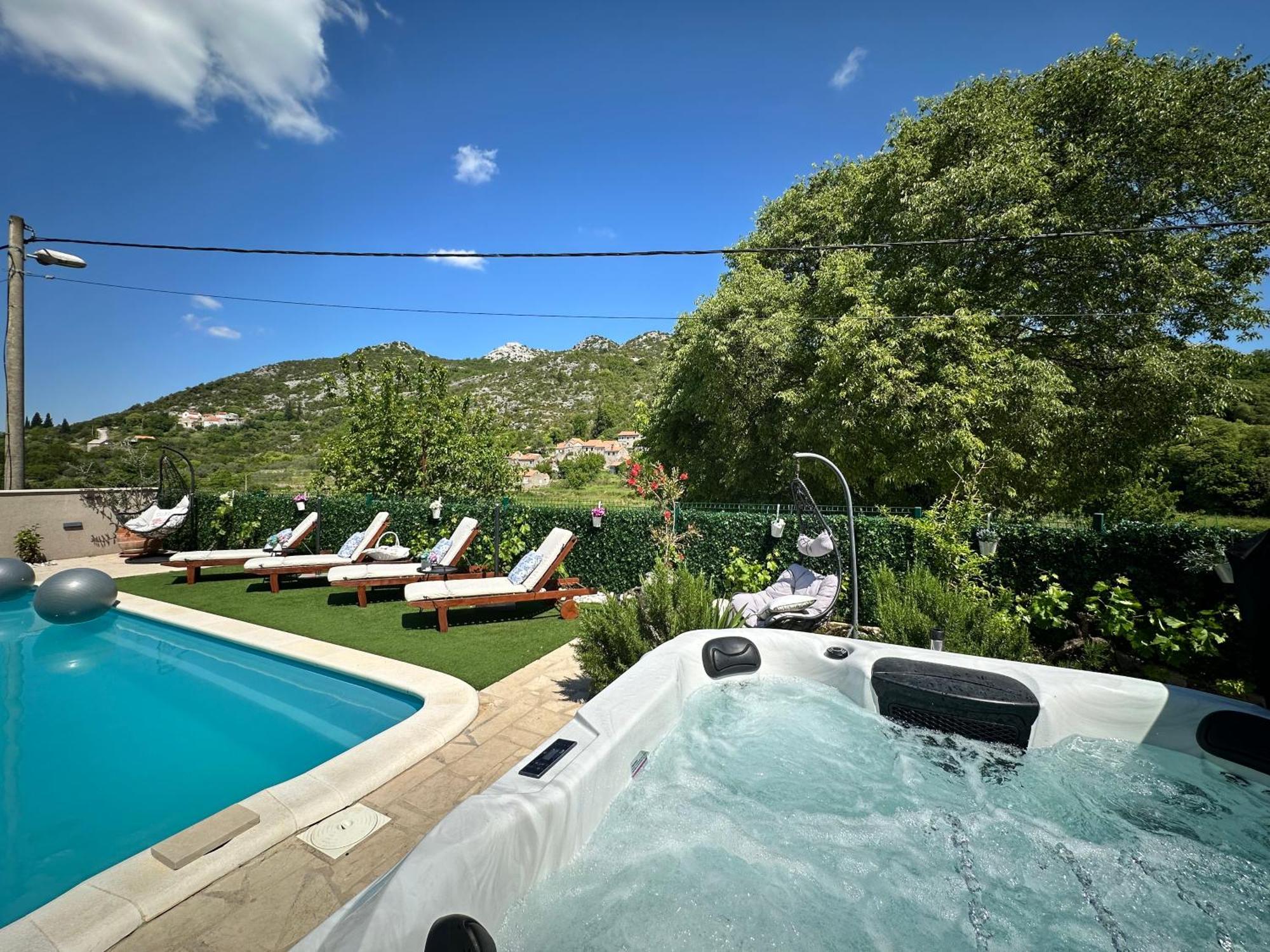 Villa Ivona With Swimming Pool And Jacuzzi Oslje Exterior photo